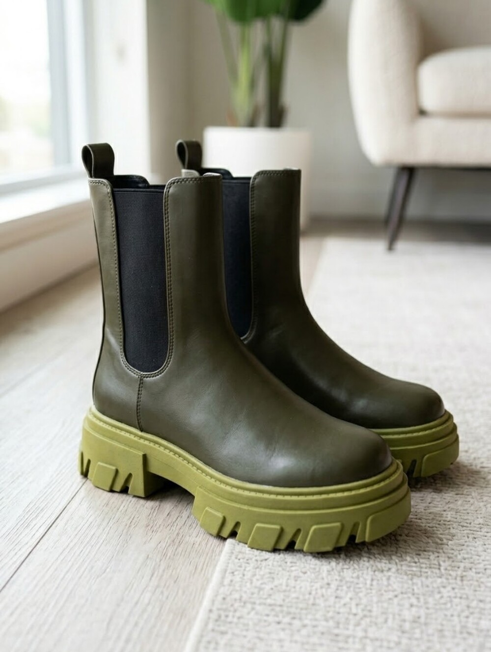 ​NWT OAK + FORT Chunky Sole Chelsea Boots in Military Olive Size 8
